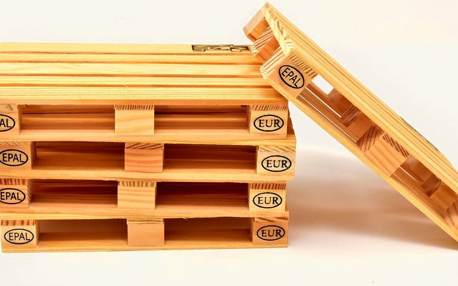 New EUR pallets in fresh pale wood, stacked